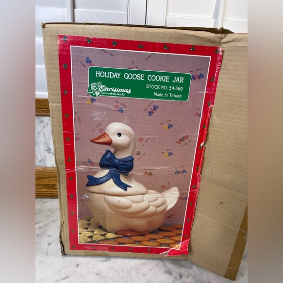 New in Box vintage ceramic Mother Goose cookie jar with a blue bow - Picture 2 of 11